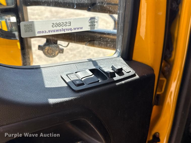 image for item ES5865 2022 Kenworth T680 semi truck