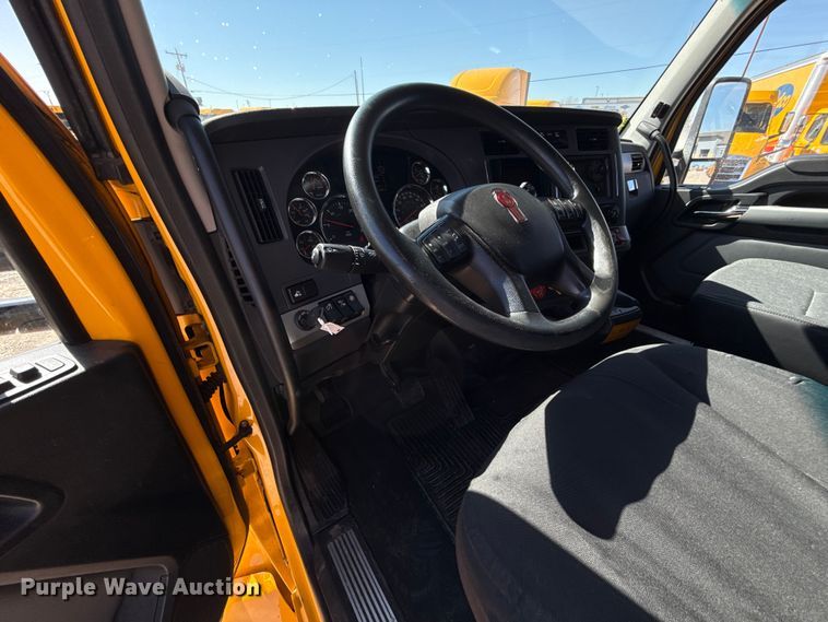 image for item ES5865 2022 Kenworth T680 semi truck
