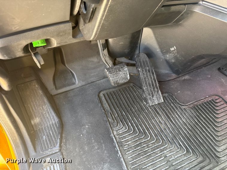 image for item ES5865 2022 Kenworth T680 semi truck