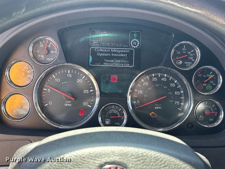 image for item ES5865 2022 Kenworth T680 semi truck