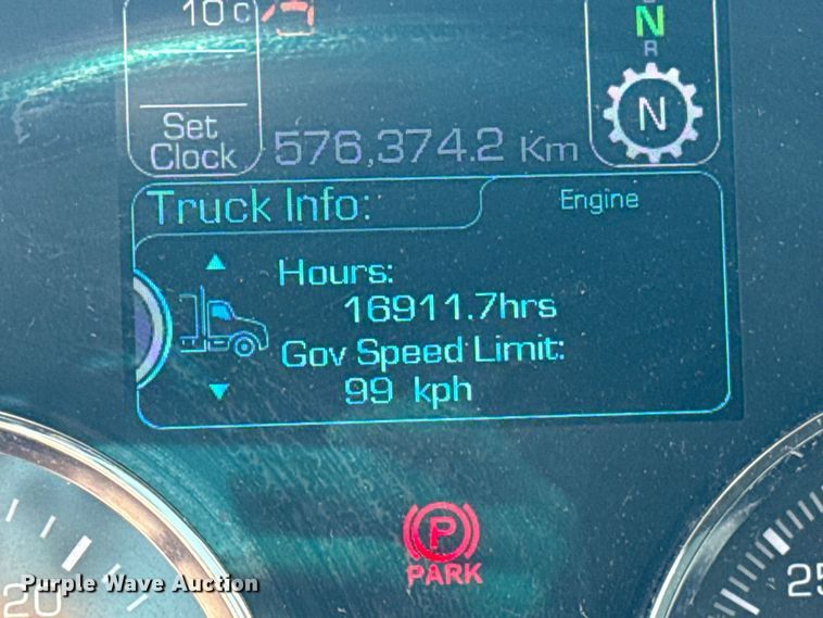 image for item ES5865 2022 Kenworth T680 semi truck