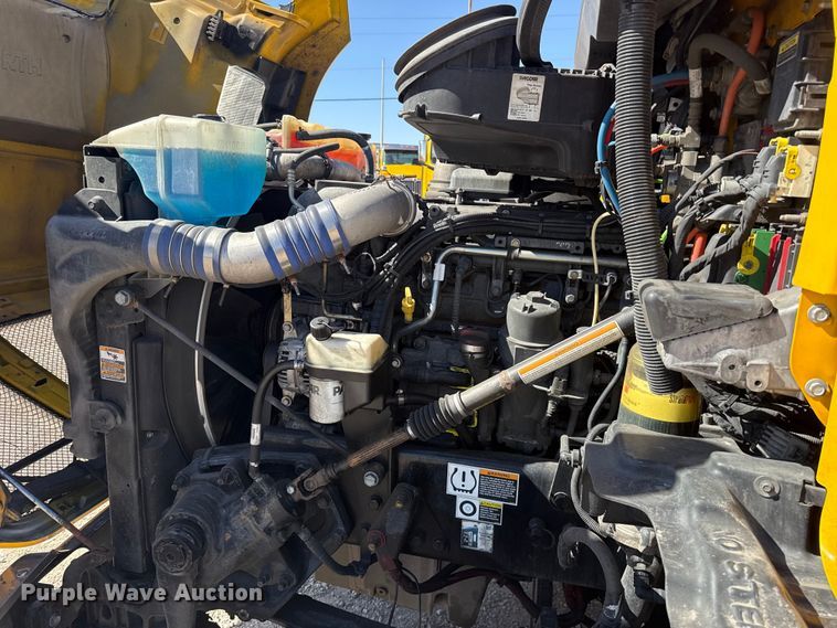 image for item ES5865 2022 Kenworth T680 semi truck