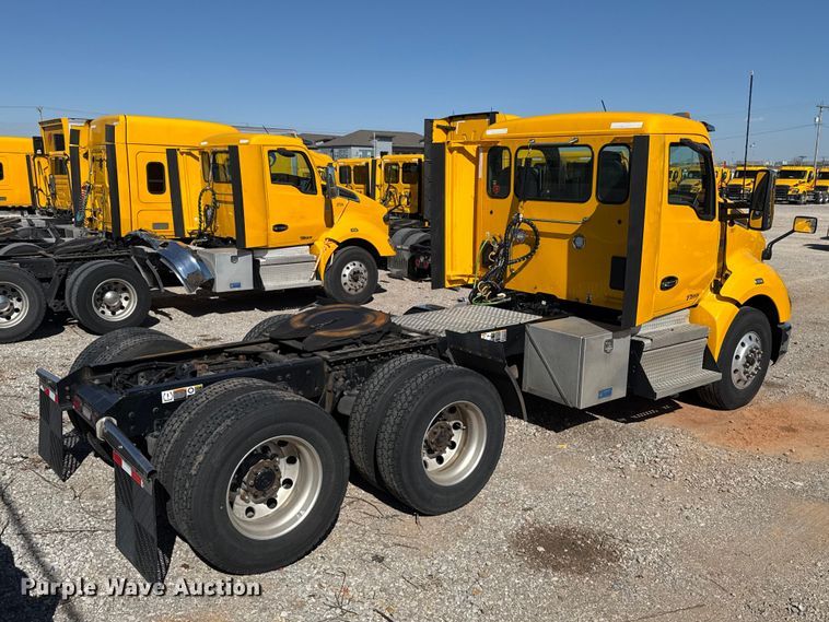 image for item ES5866 2021 Kenworth T680 semi truck