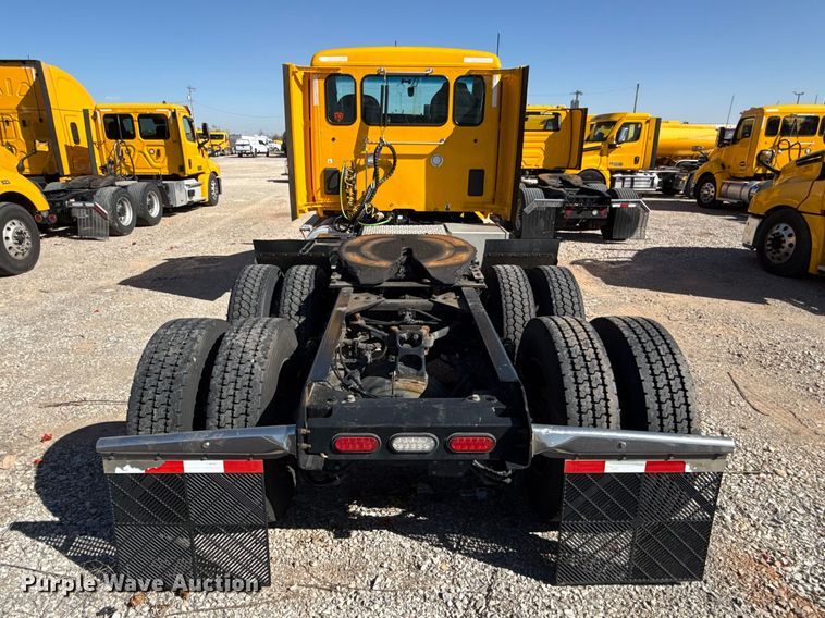 image for item ES5866 2021 Kenworth T680 semi truck