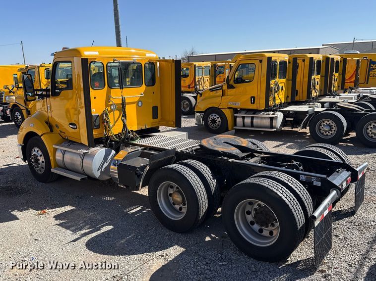 image for item ES5866 2021 Kenworth T680 semi truck