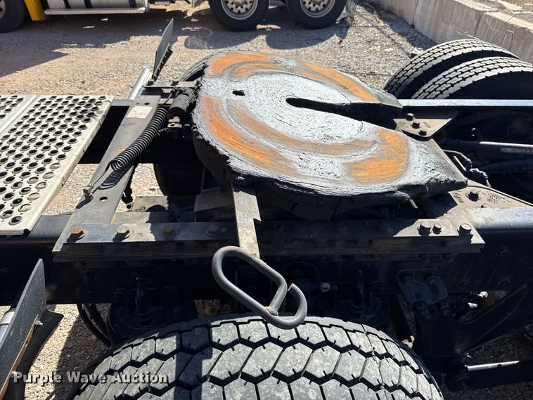 image for item ES5866 2021 Kenworth T680 semi truck