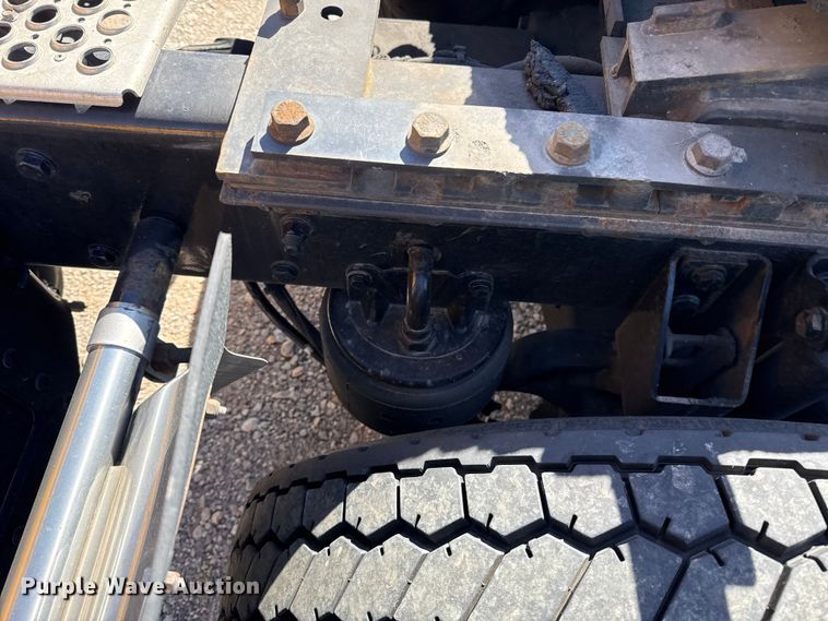 image for item ES5866 2021 Kenworth T680 semi truck