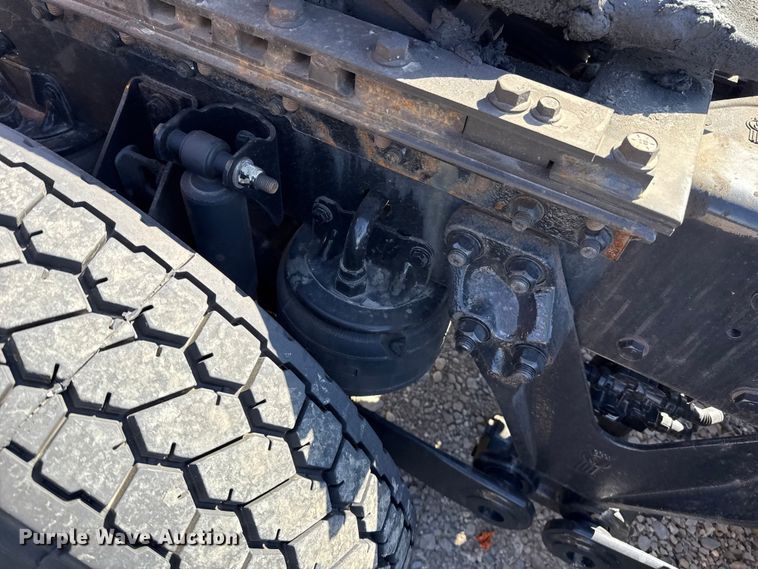 image for item ES5866 2021 Kenworth T680 semi truck