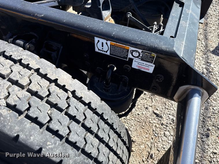 image for item ES5866 2021 Kenworth T680 semi truck