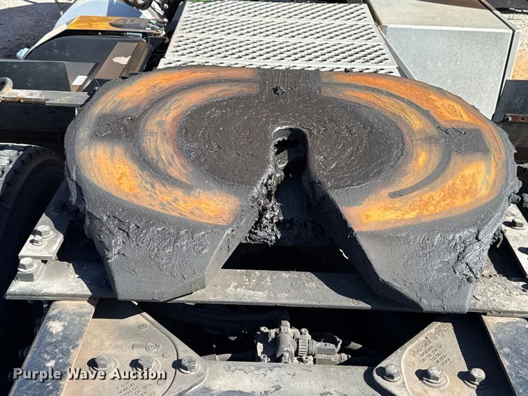 image for item ES5866 2021 Kenworth T680 semi truck