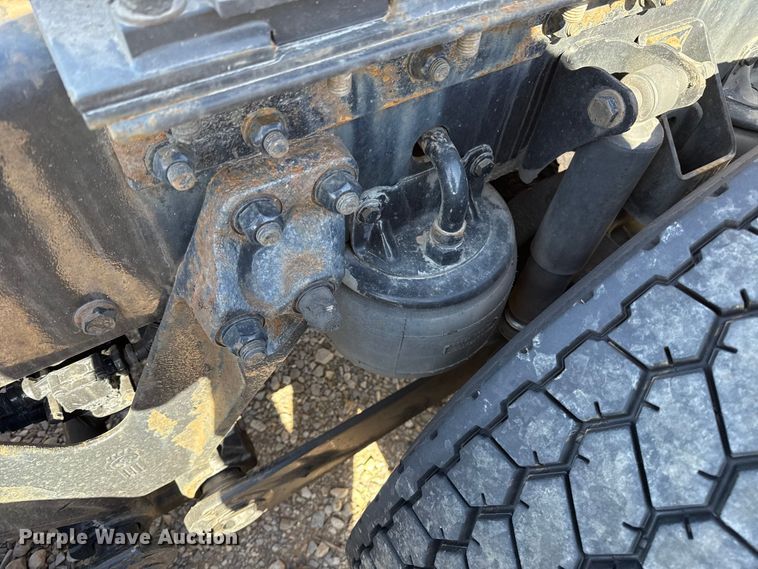 image for item ES5866 2021 Kenworth T680 semi truck