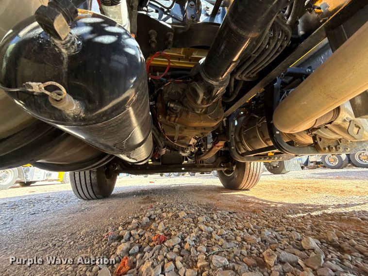 image for item ES5866 2021 Kenworth T680 semi truck