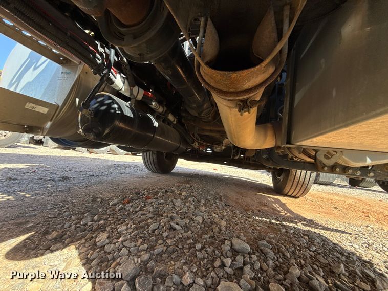 image for item ES5866 2021 Kenworth T680 semi truck