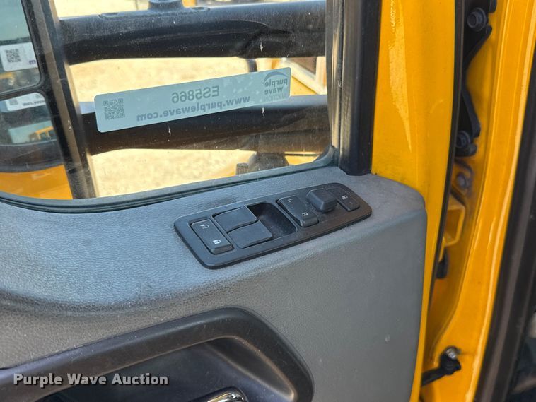 image for item ES5866 2021 Kenworth T680 semi truck