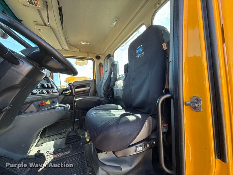 image for item ES5866 2021 Kenworth T680 semi truck