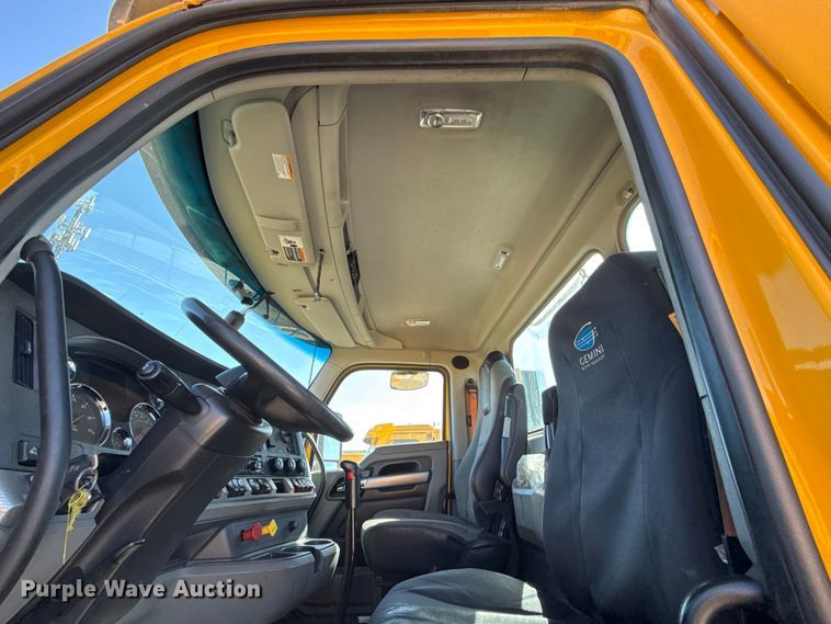 image for item ES5866 2021 Kenworth T680 semi truck