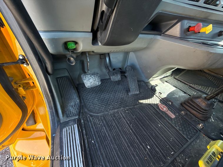 image for item ES5866 2021 Kenworth T680 semi truck