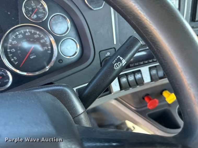 image for item ES5866 2021 Kenworth T680 semi truck