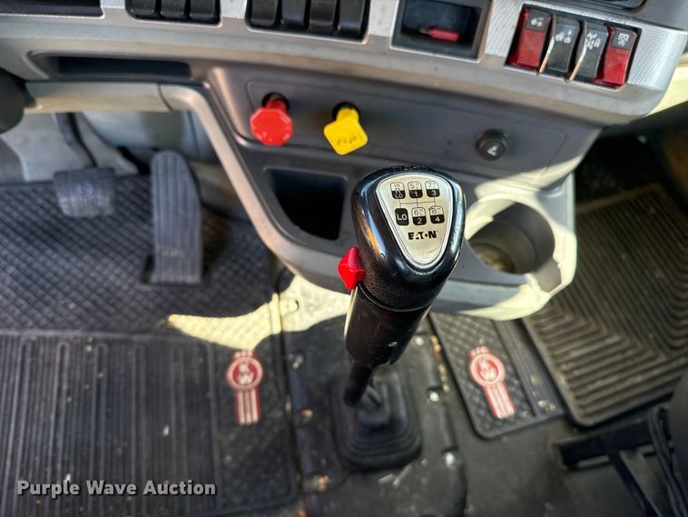 image for item ES5866 2021 Kenworth T680 semi truck