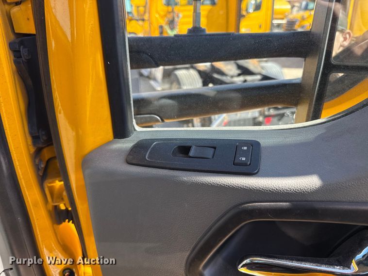 image for item ES5866 2021 Kenworth T680 semi truck