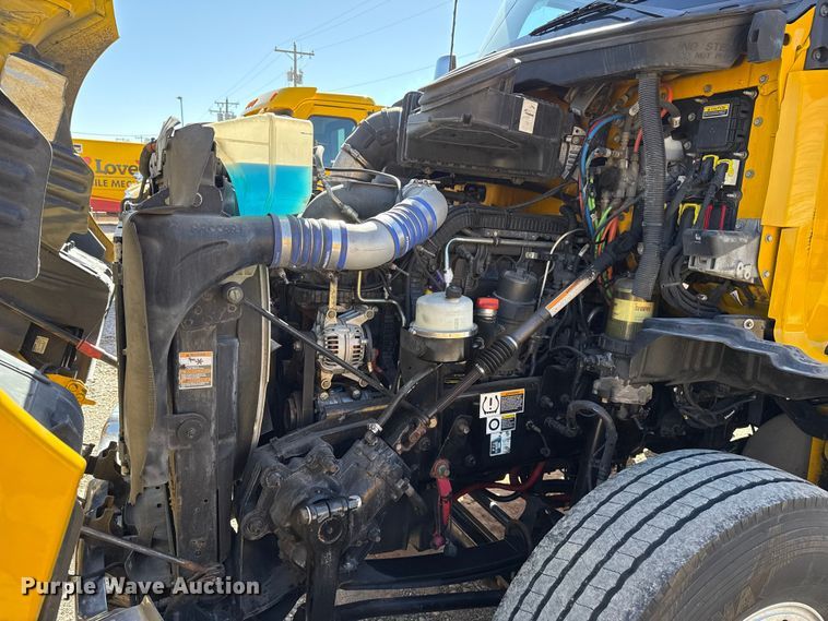 image for item ES5866 2021 Kenworth T680 semi truck