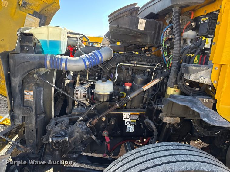 image for item ES5866 2021 Kenworth T680 semi truck