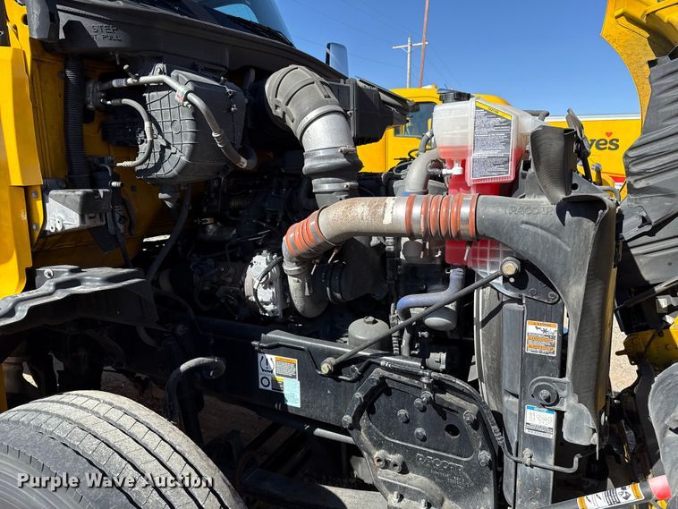 image for item ES5866 2021 Kenworth T680 semi truck