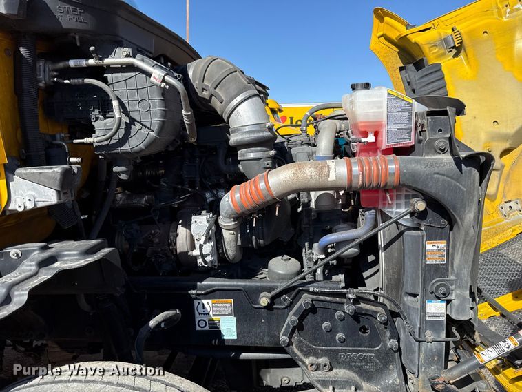 image for item ES5866 2021 Kenworth T680 semi truck