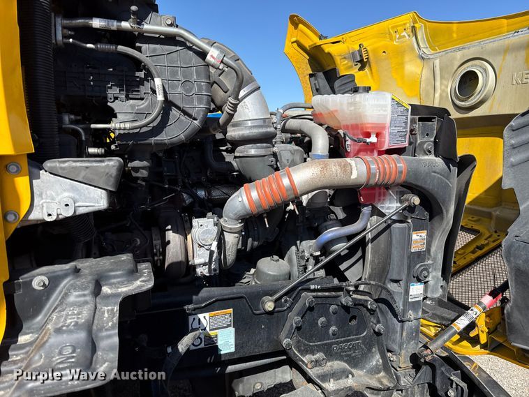 image for item ES5866 2021 Kenworth T680 semi truck