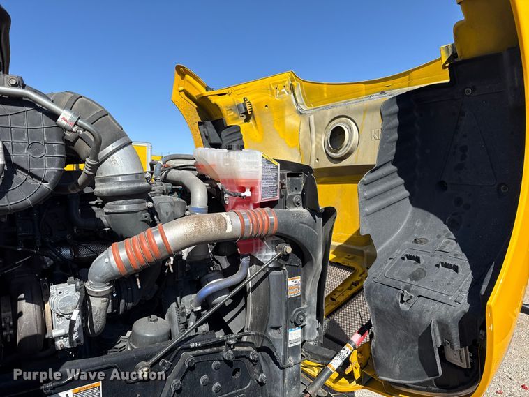 image for item ES5866 2021 Kenworth T680 semi truck