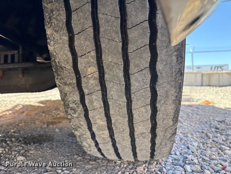 image for item ES5866 2021 Kenworth T680 semi truck