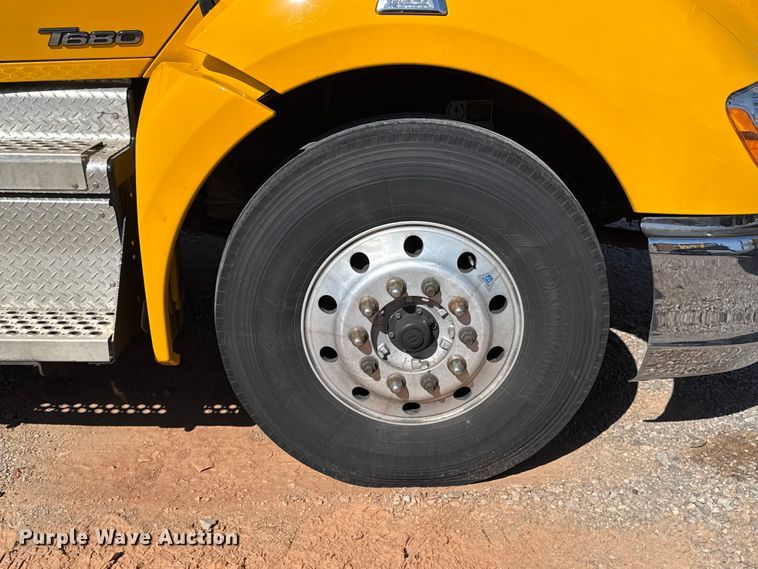 image for item ES5866 2021 Kenworth T680 semi truck