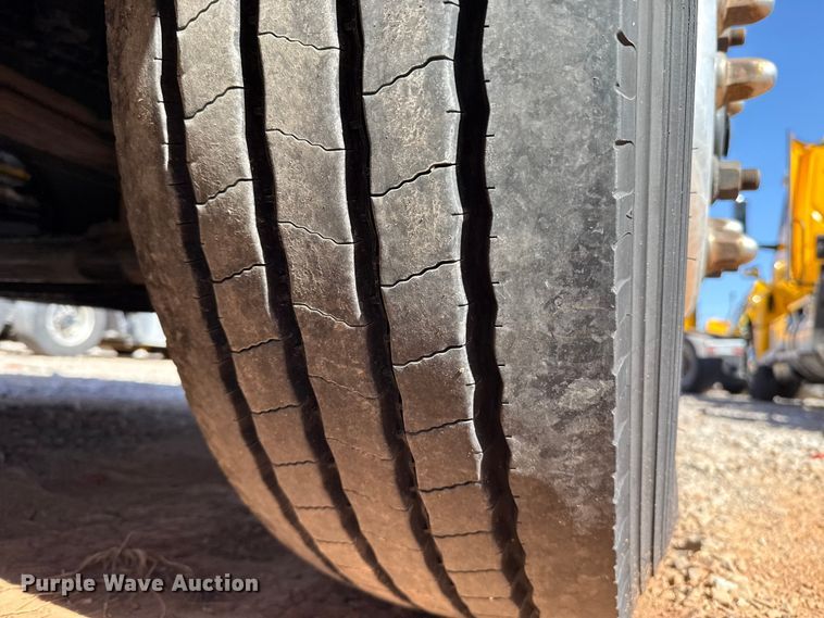 image for item ES5866 2021 Kenworth T680 semi truck