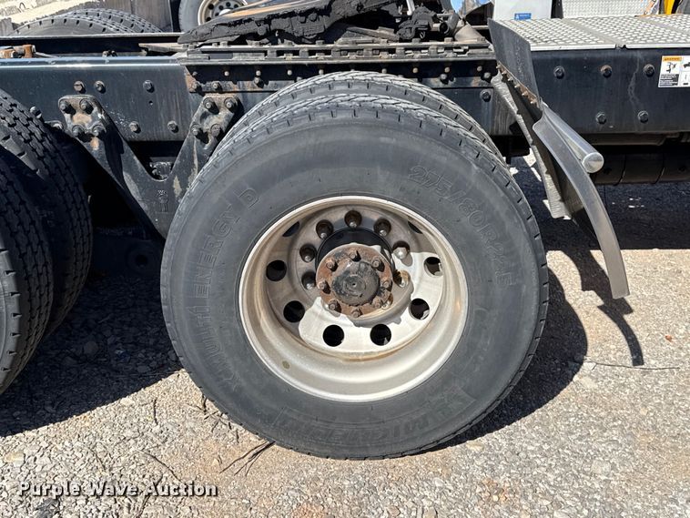 image for item ES5866 2021 Kenworth T680 semi truck