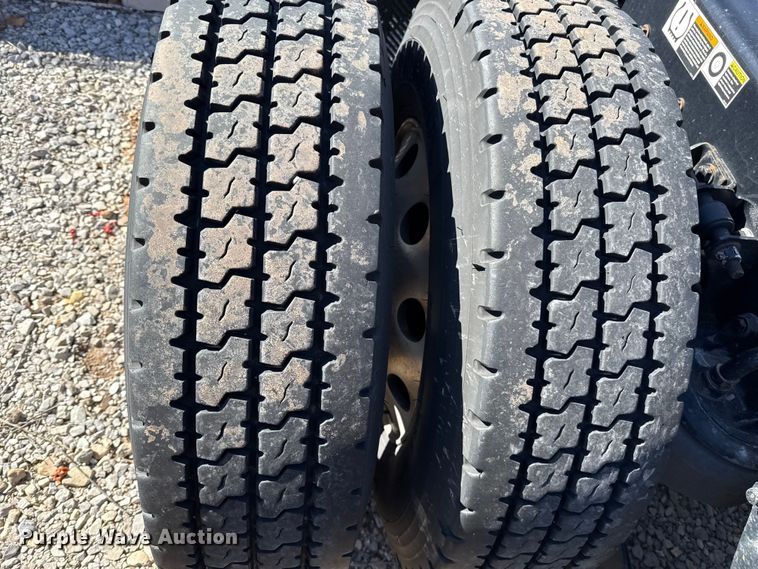 image for item ES5866 2021 Kenworth T680 semi truck