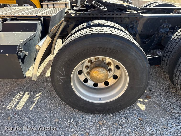 image for item ES5866 2021 Kenworth T680 semi truck