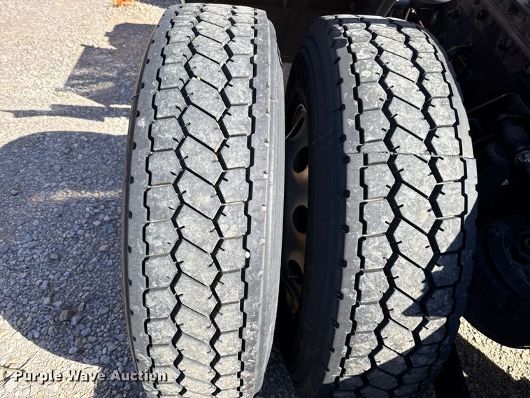 image for item ES5866 2021 Kenworth T680 semi truck