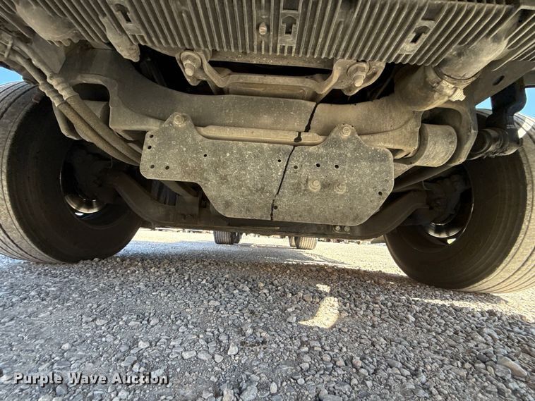 image for item ES5867 2022 Freightliner Cascadia 126 semi truck