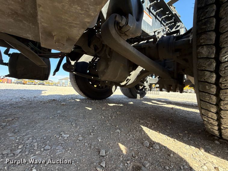 image for item ES5867 2022 Freightliner Cascadia 126 semi truck