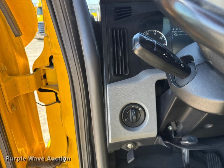 image for item ES5867 2022 Freightliner Cascadia 126 semi truck