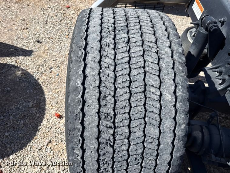 image for item ES5867 2022 Freightliner Cascadia 126 semi truck