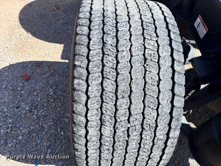 image for item ES5867 2022 Freightliner Cascadia 126 semi truck