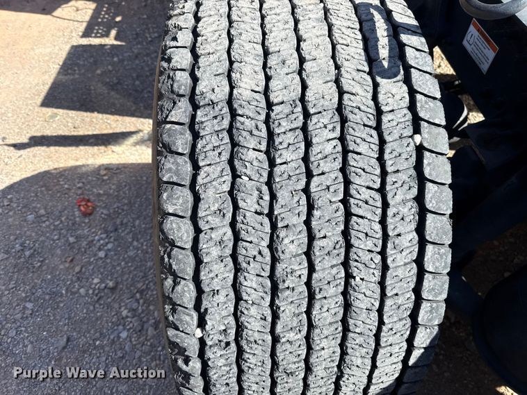 image for item ES5867 2022 Freightliner Cascadia 126 semi truck