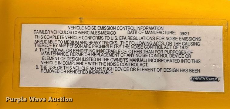 image for item ES5867 2022 Freightliner Cascadia 126 semi truck