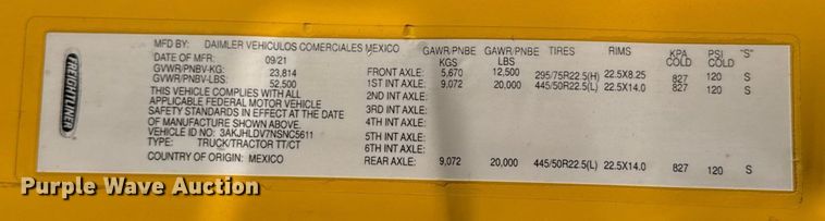 image for item ES5867 2022 Freightliner Cascadia 126 semi truck