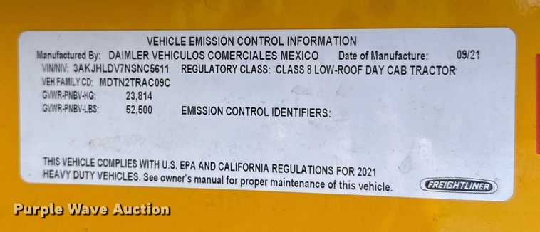 image for item ES5867 2022 Freightliner Cascadia 126 semi truck