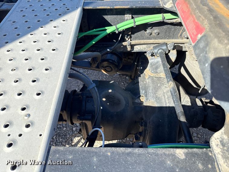 image for item ES5869 2021 Freightliner Cascadia 126 semi truck