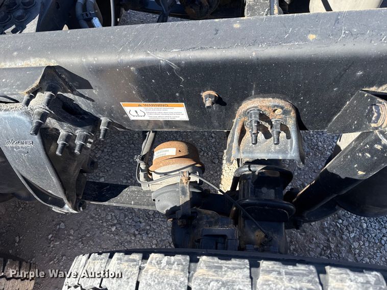 image for item ES5869 2021 Freightliner Cascadia 126 semi truck