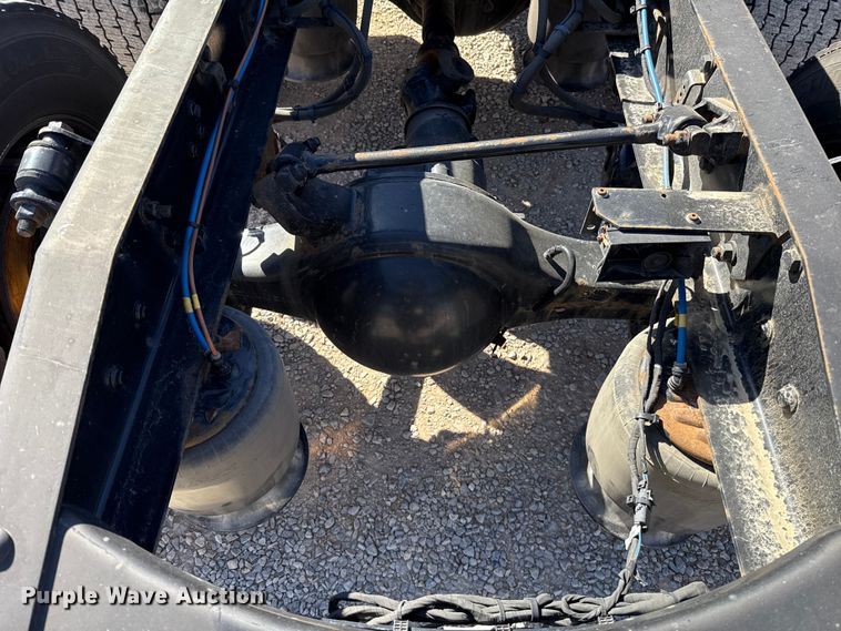 image for item ES5869 2021 Freightliner Cascadia 126 semi truck