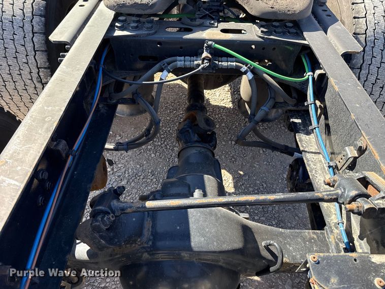 image for item ES5869 2021 Freightliner Cascadia 126 semi truck